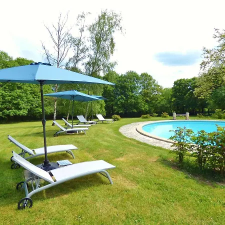 Luxurious Holiday In Auvergne With Private Garden Espinasse-Vozelle
